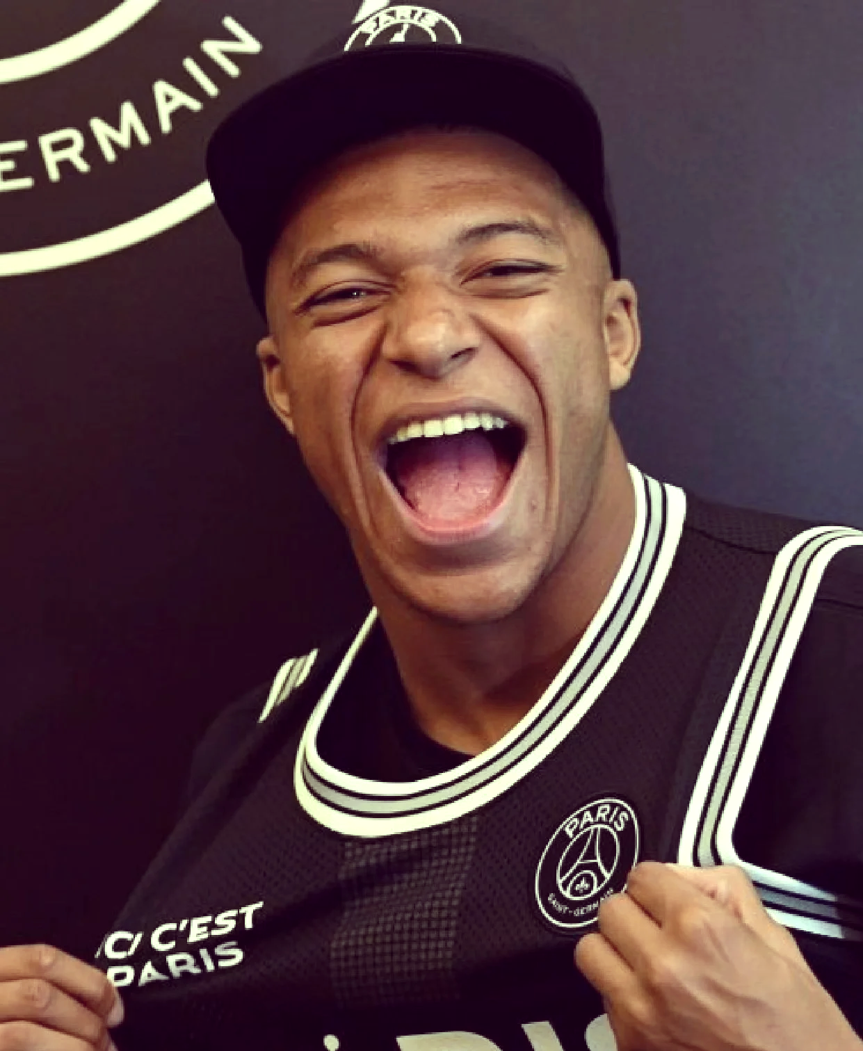 包含法国顶尖球队实力强大，让球迷心情高涨的词条