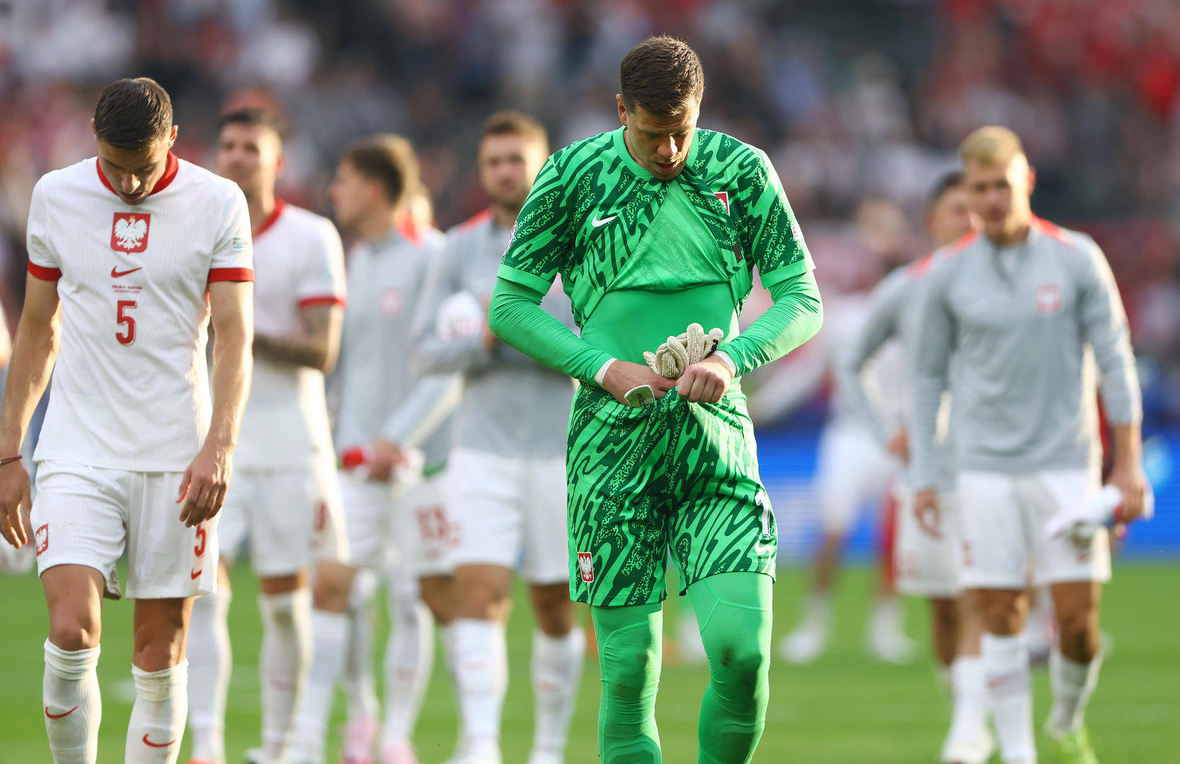 包含法国顶尖球队实力强大，让球迷心情高涨的词条