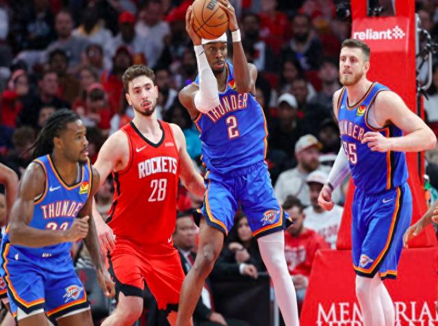 火箭主帅赞扬球队士气高涨,打出团队配合 火箭主帅赞扬球队士气高涨,打出团队配合