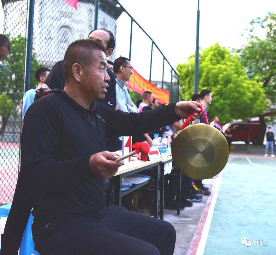 开云体育在线登录-球队士气高涨备战场上较劲引发围观的简单介绍