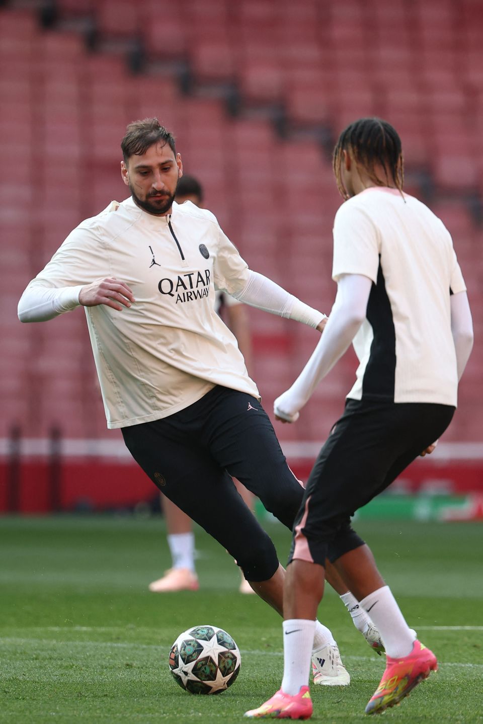 包含巴黎圣日耳曼全员备战，备战冠军之战积极备战的词条