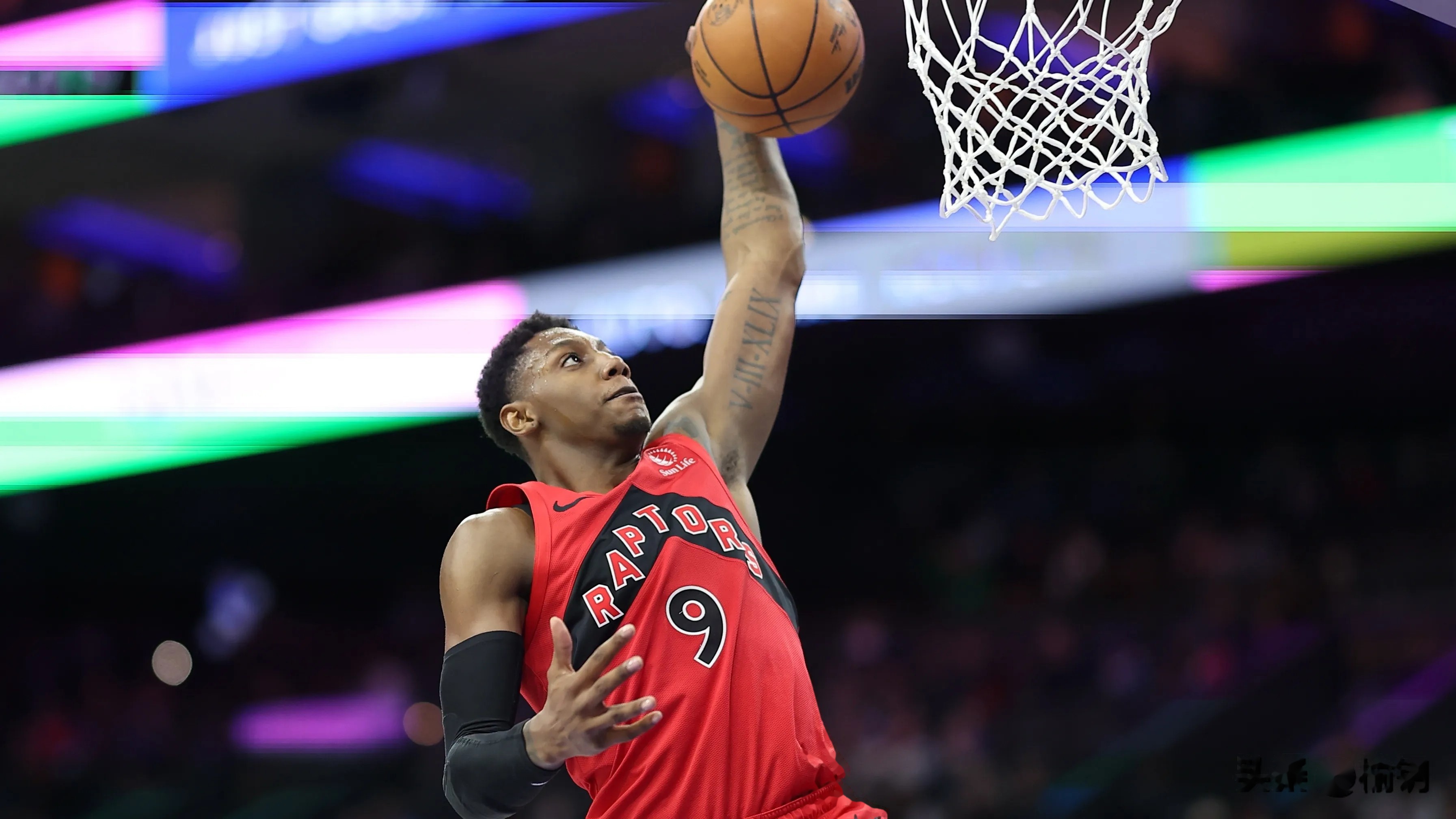 关于猛龙关键时刻发威，成功守住主场优势的信息