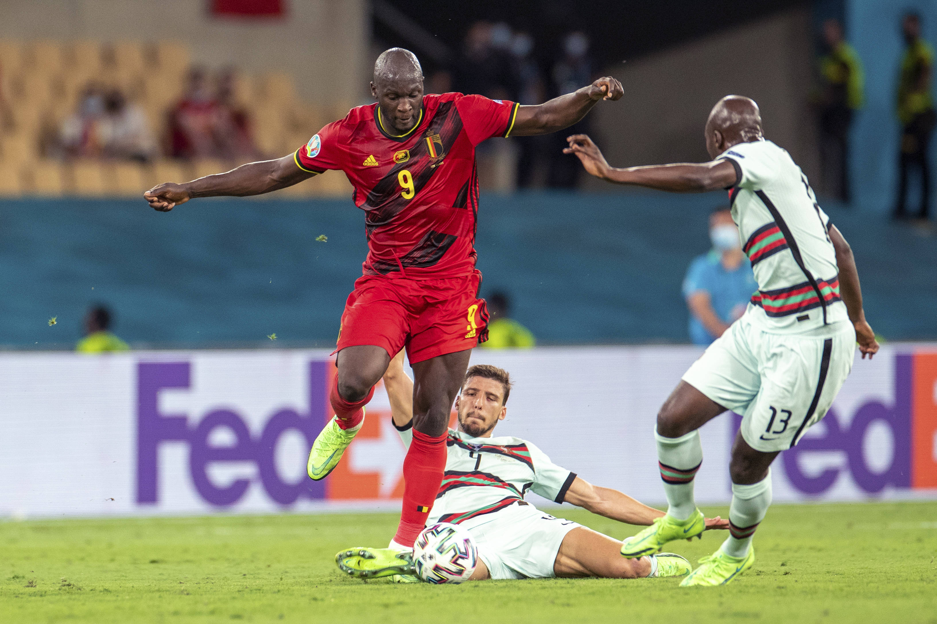 关于比利时队面对葡萄牙，激战正酣的信息