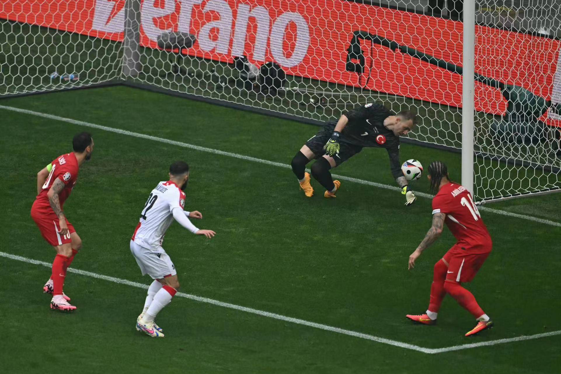 关于捷克队取得一场重要胜利，成功杀入欧锦赛半决赛的信息