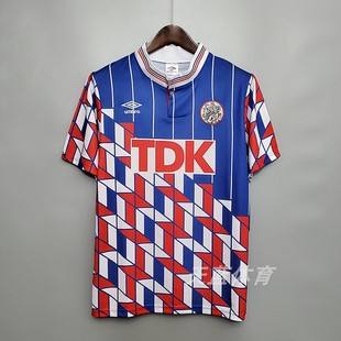 包含阿积士客场胜利，荷甲榜首位置岿然不动的词条