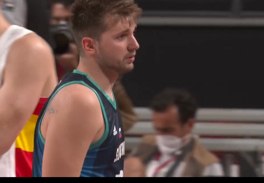 包含瑞典客场逼平斯洛文尼亚，小组出线形势堪忧！的词条