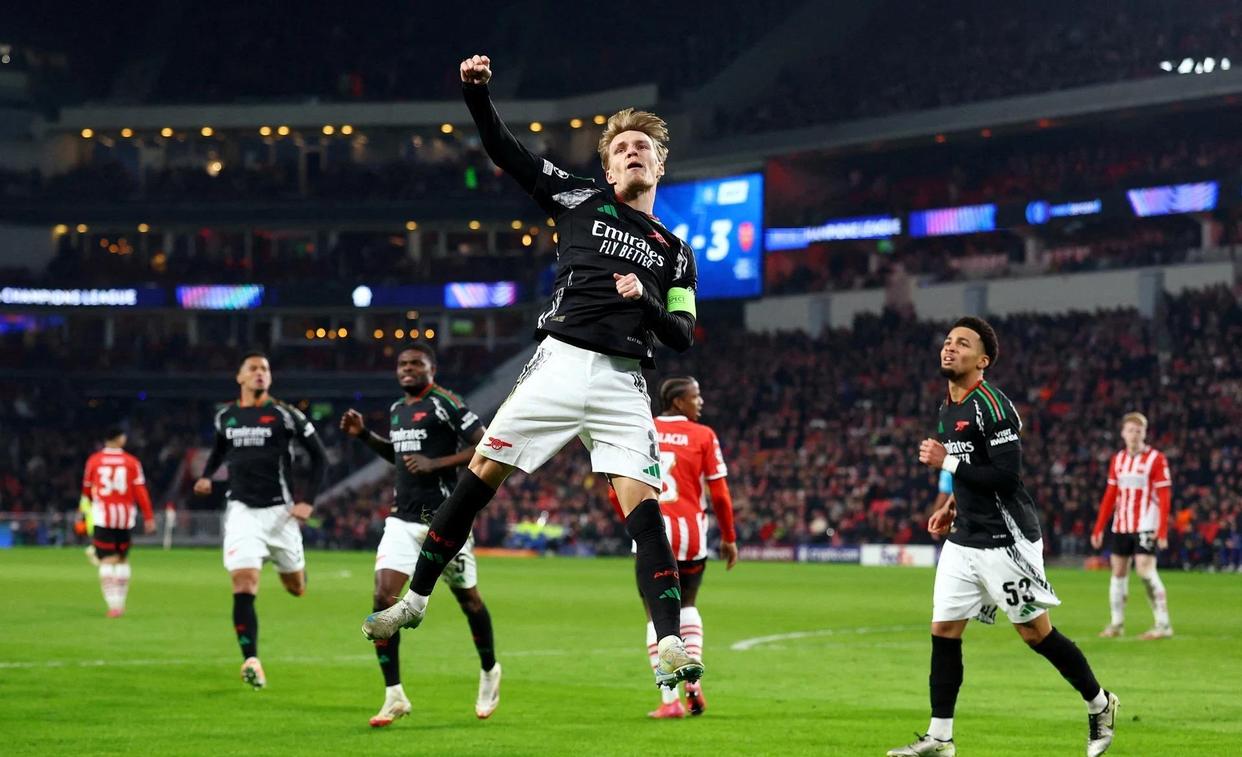 开云体育中国官网-阿森纳主场大胜诺维奇，继续追赶领先者