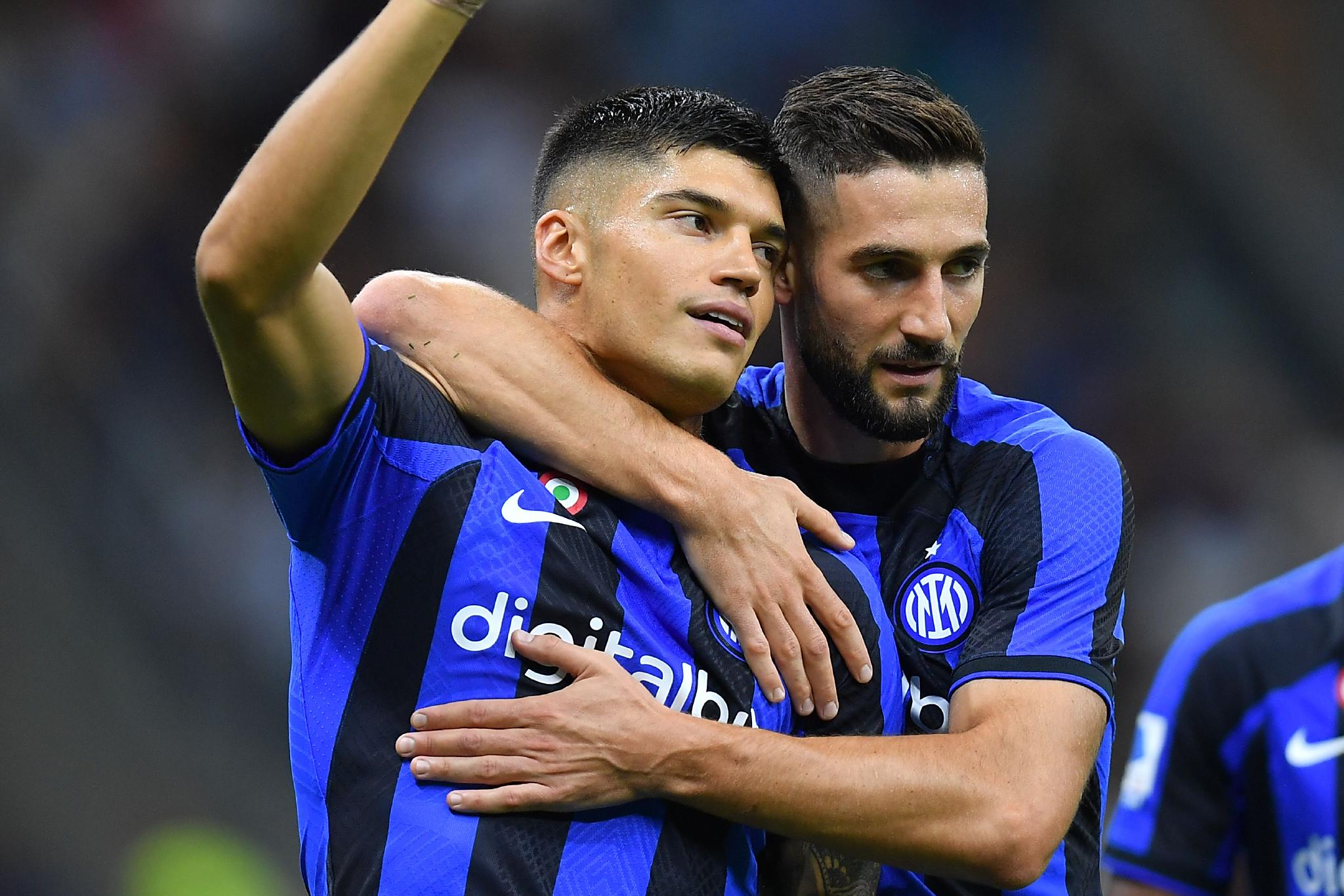 开云体育官网-奥格斯堡战胜对手，球队脱离保级危机