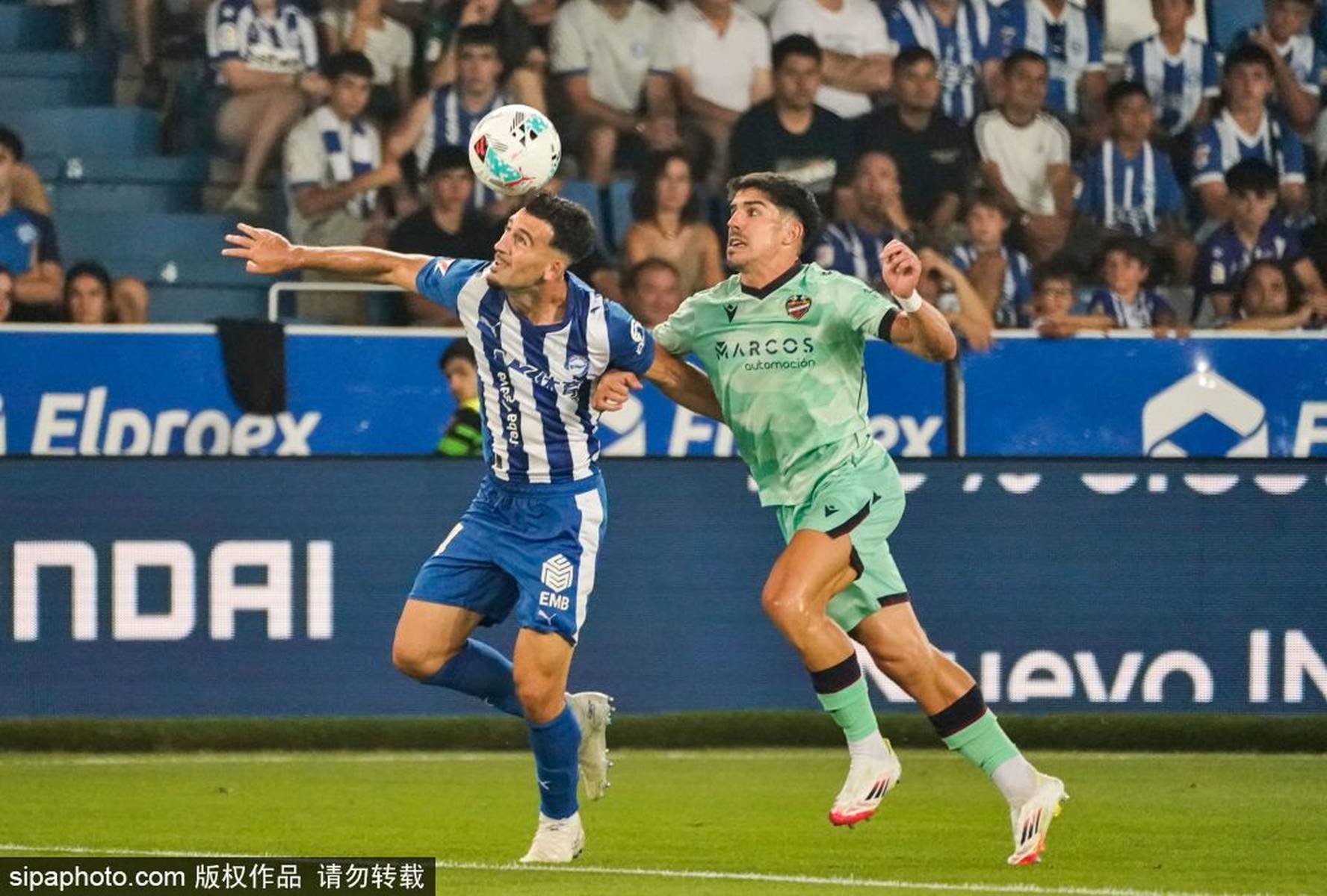 包含阿拉维斯欲在客场对阵莱万特展现出色的词条