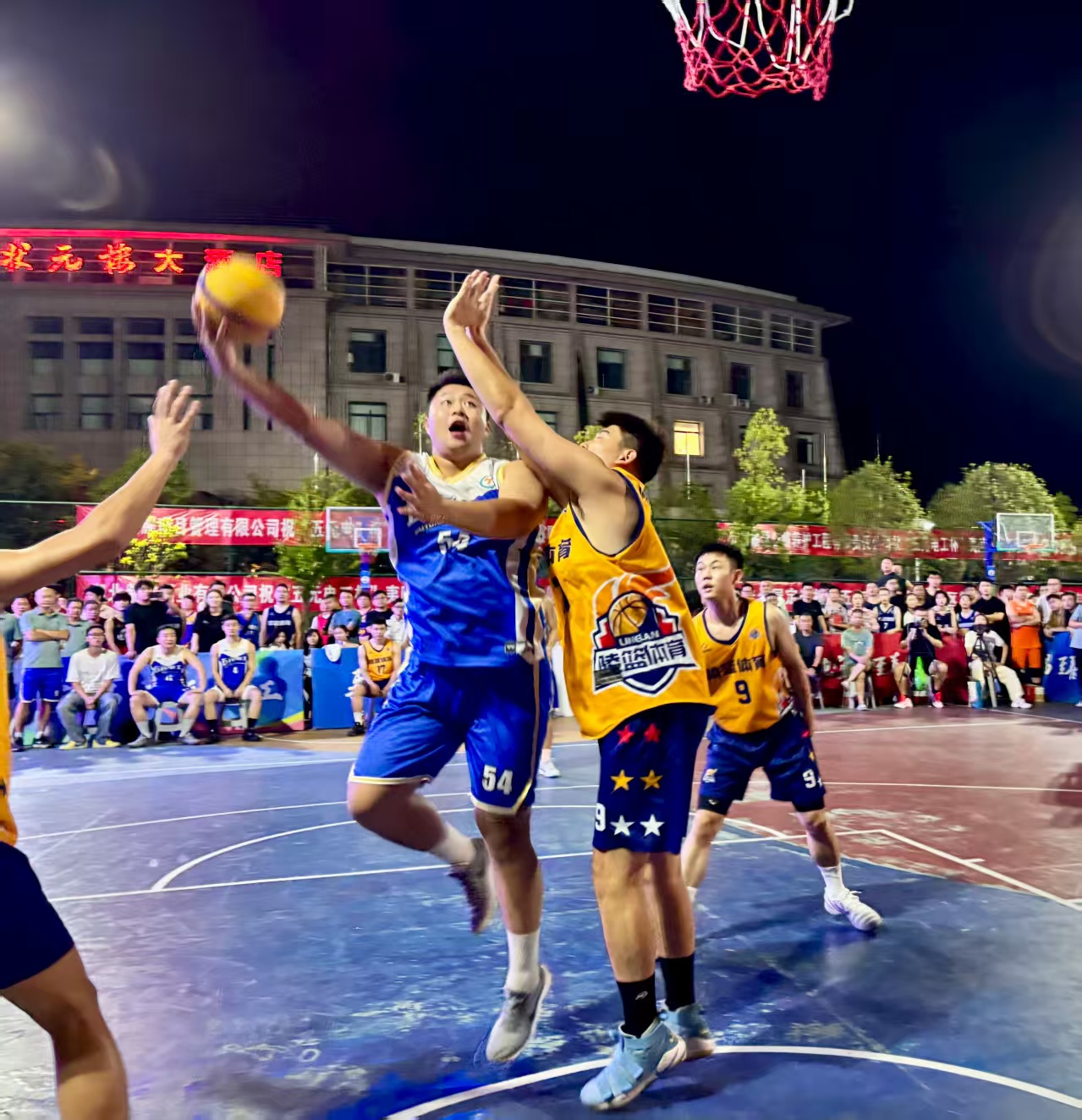 开云体育登录-篮球比赛举办地市民热情观战