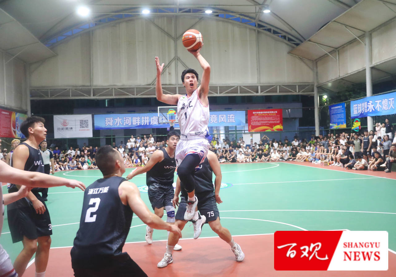 篮球比赛举办地市民热情观战 篮球比赛举办地市民热情观战