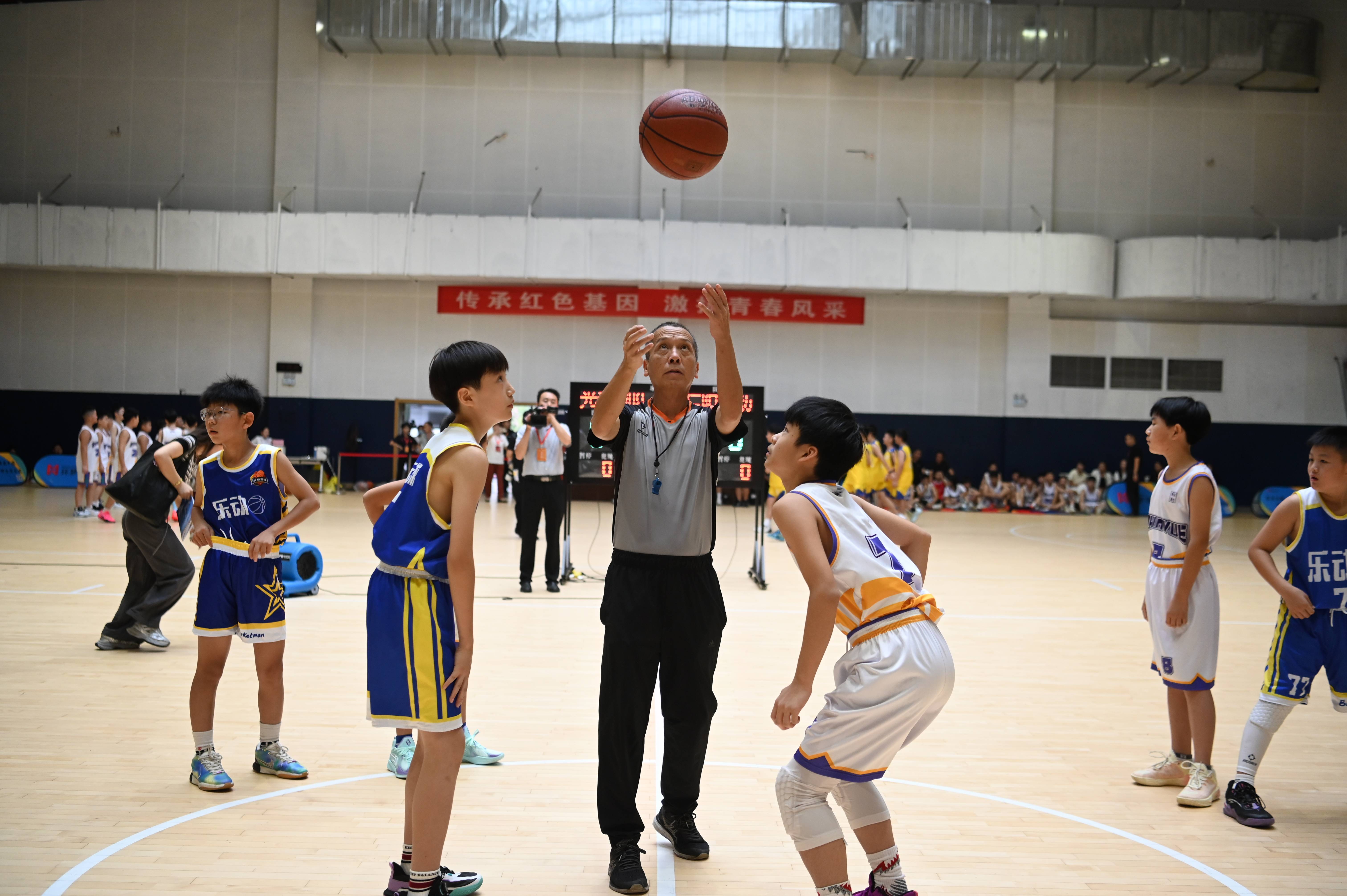 体育产业发展助力篮球推广，各地举办精彩赛事的简单介绍