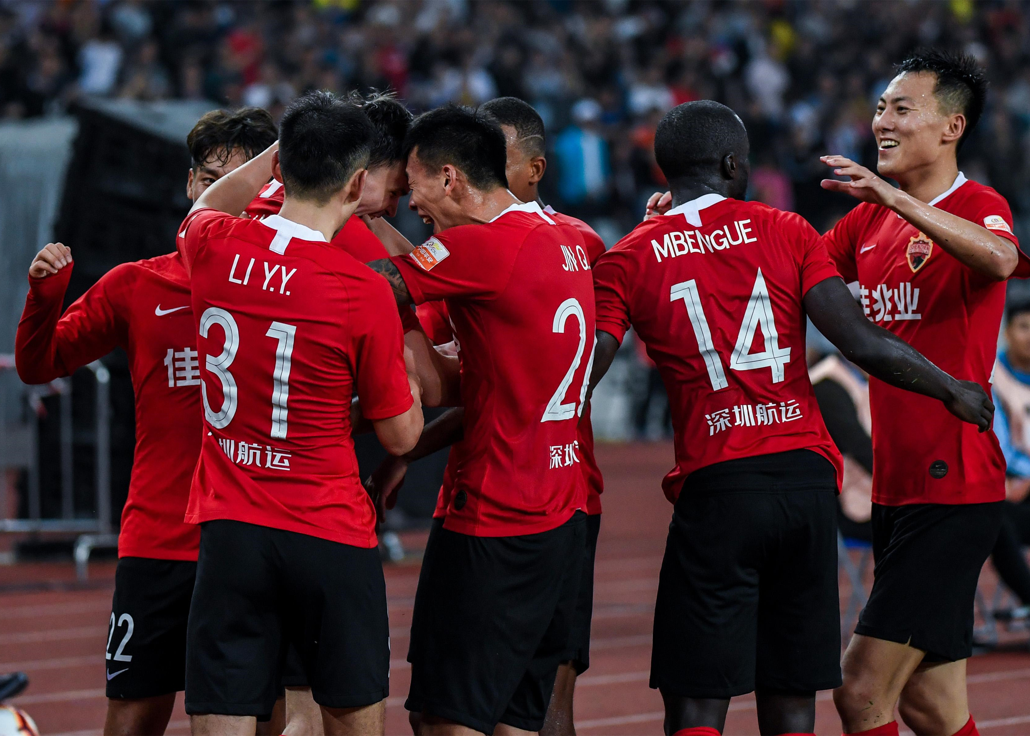 关于上海上港战胜重庆力帆，继续领跑积分榜的信息