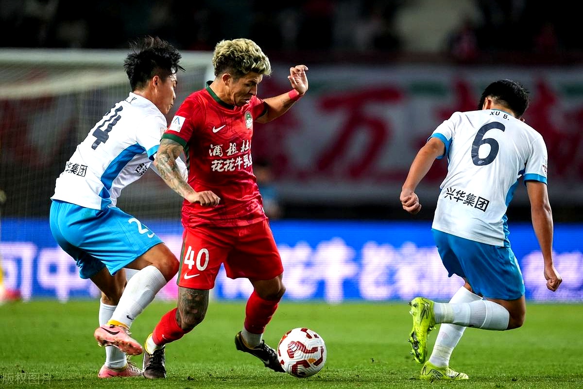 开云体育中国官网-河南队主场压倒对手，晋级下一轮