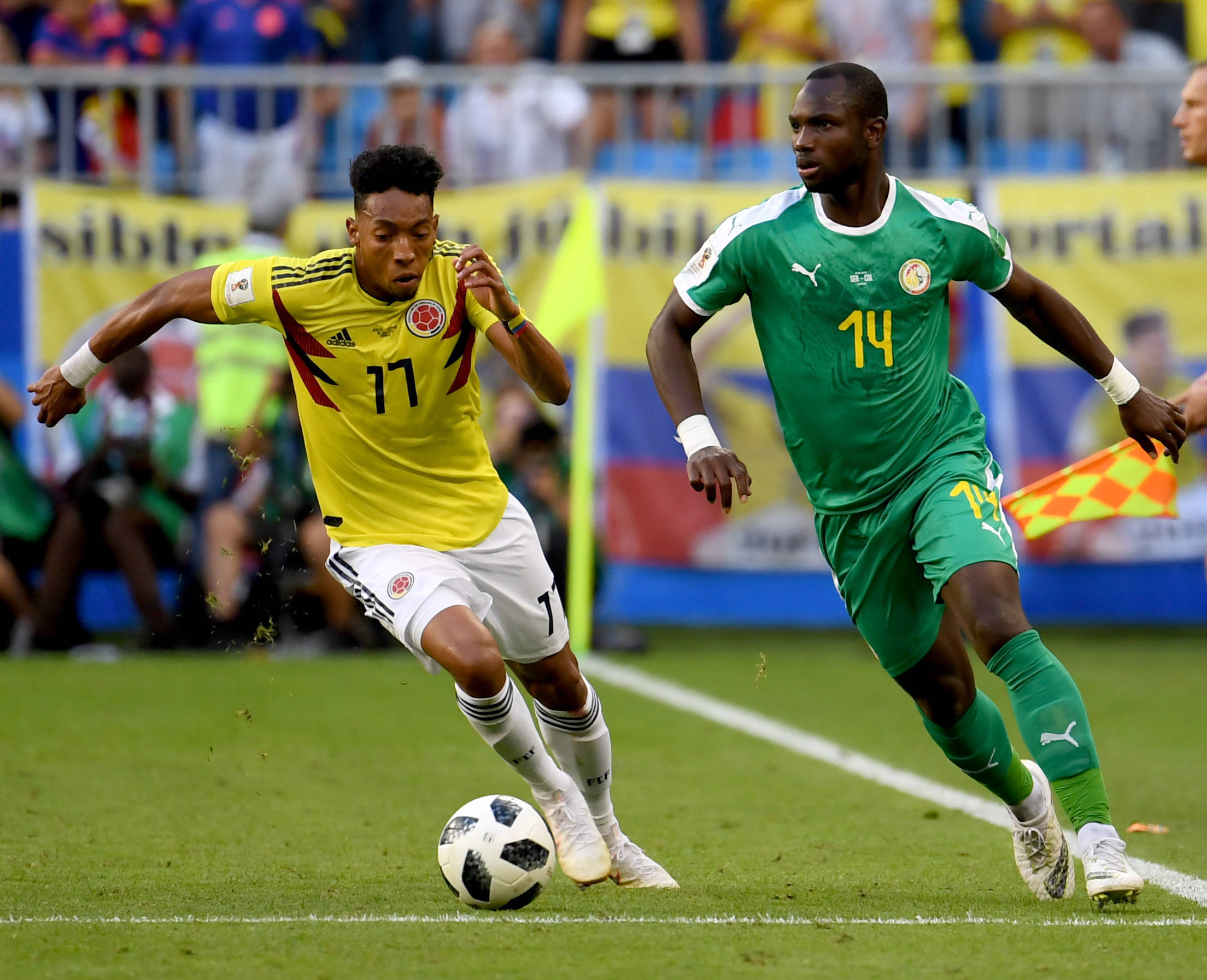 荷兰队成功晋级国际足球比赛 荷兰队成功晋级国际足球比赛